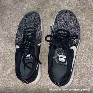 Womens Nike tennis shoes